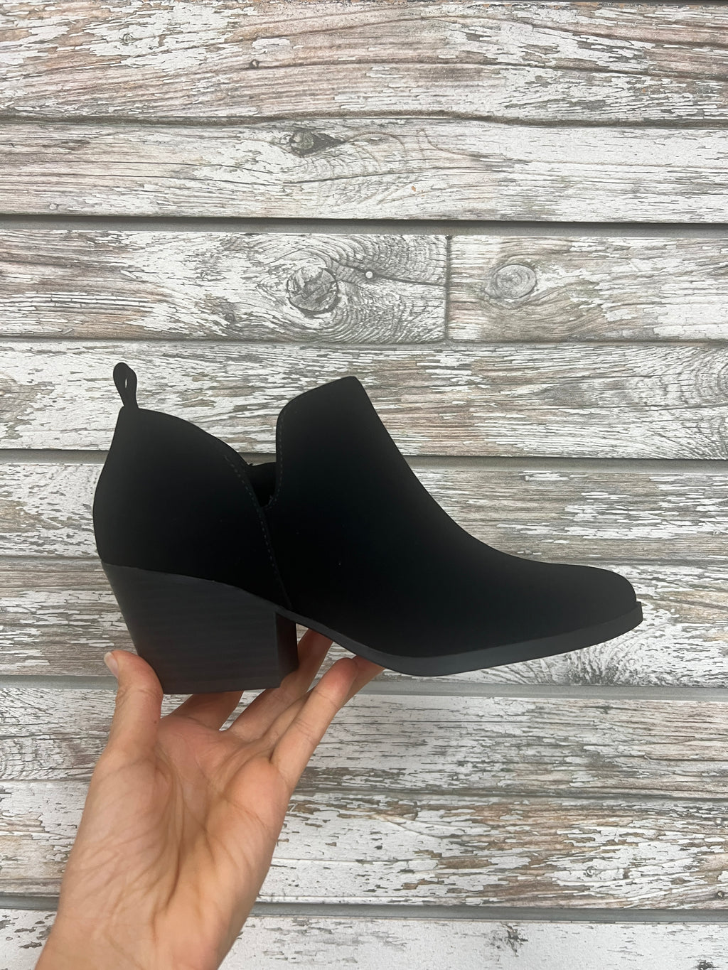 Low Ankle Pointed Bootie- Black